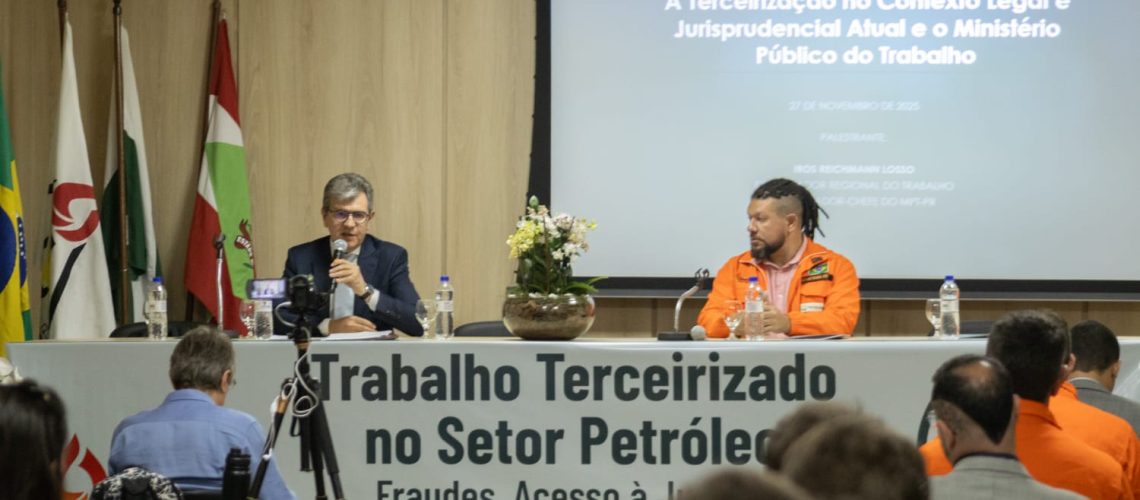 O advogado Sidnei Machado junto ao presidente do Sindipetro, Alexandro Guilherme Jorge. Foto: Sindipetro