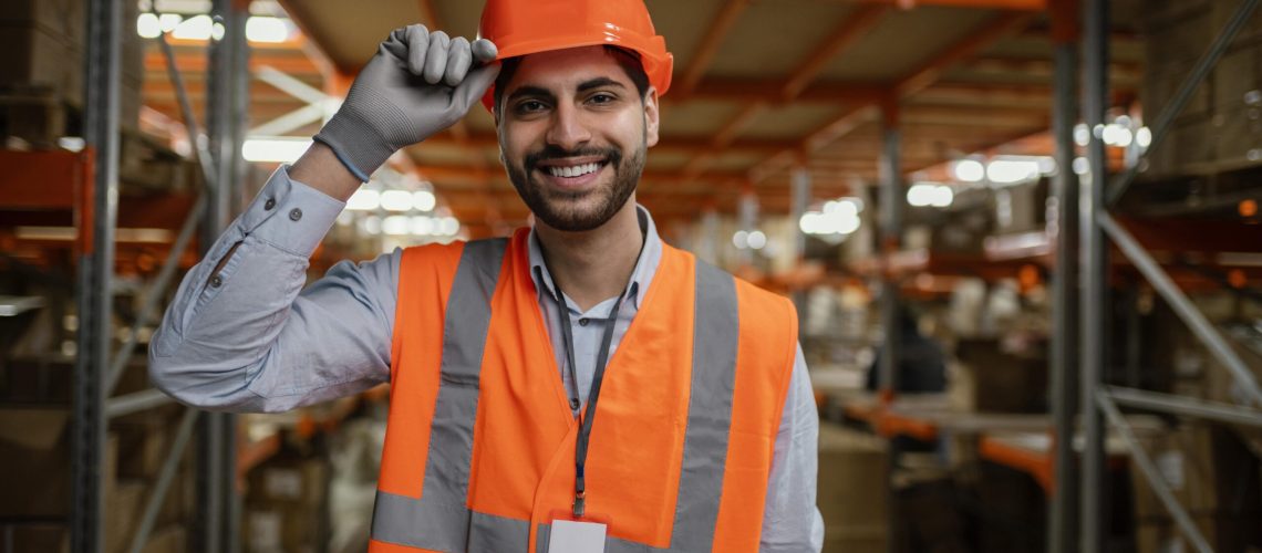 homem-trabalhando-com-equipamento-de-seguranca